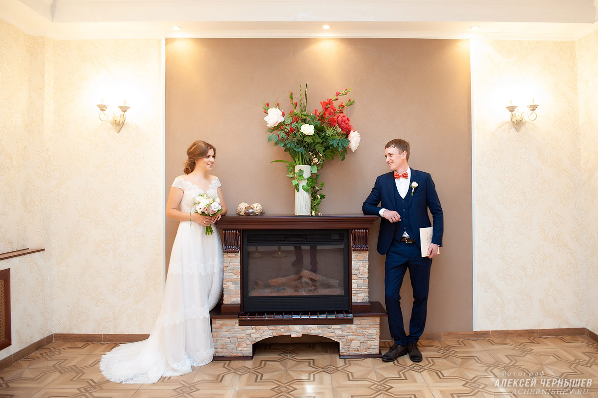 Жених и невеста - фотосессия в ЗАГСе