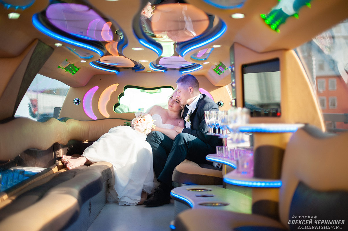 Свадебная фотосессия в лимузине — фото