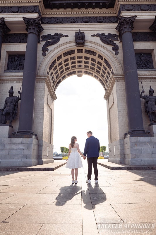 Свадебная фотосессия у триумфальной арки