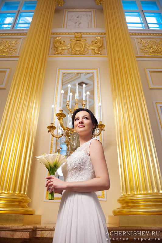 фотосессия невесты во дворце