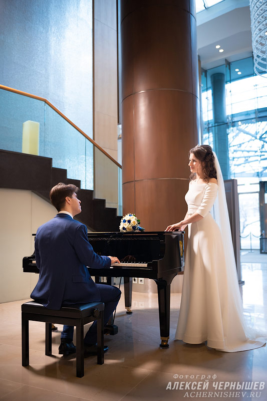 Свадьба в Свиссотель Красные Холмы — фото за роялем