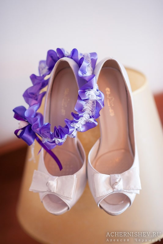 туфельки невесты и подвязка