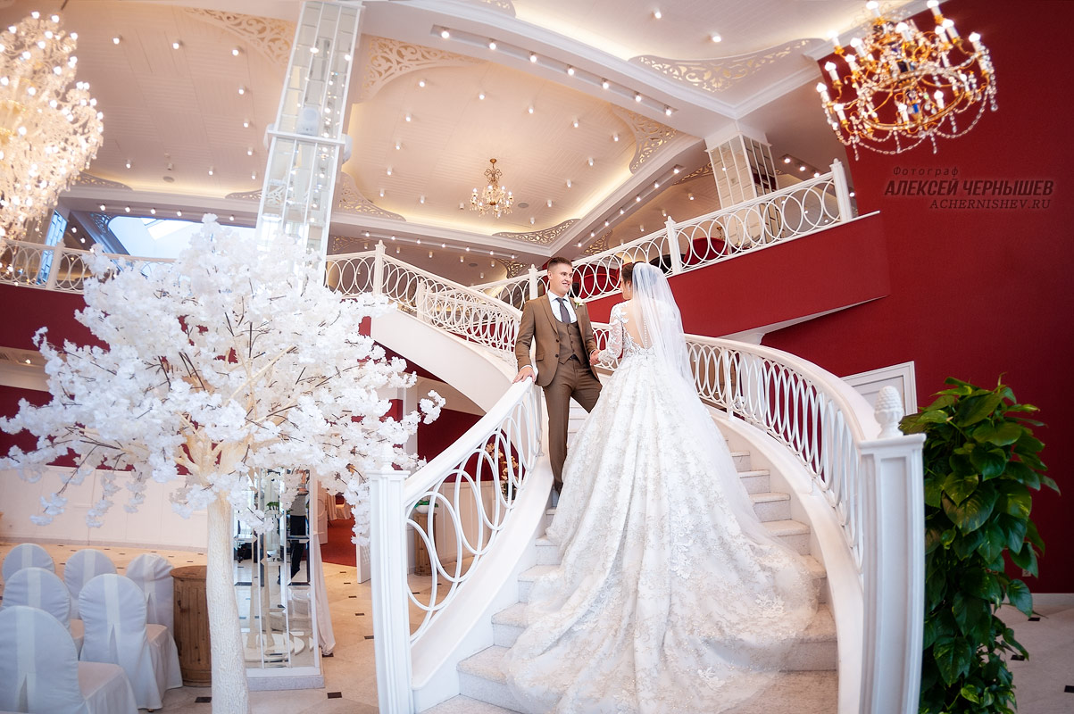 Свадебная фотосессия на лестнице