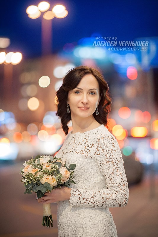 portret-na-fone-nochnoj-dorogi