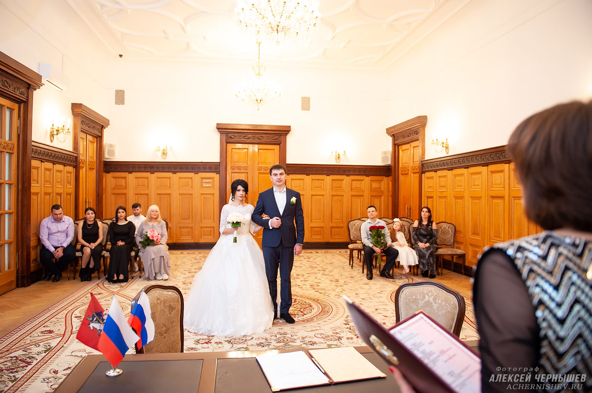 Свадебная фотосессия регистрации брака в Грибоедовском ЗАГСе Москвы