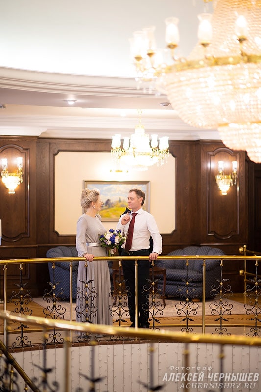 Свадебная фотосессия в интерьерах отеля — фото