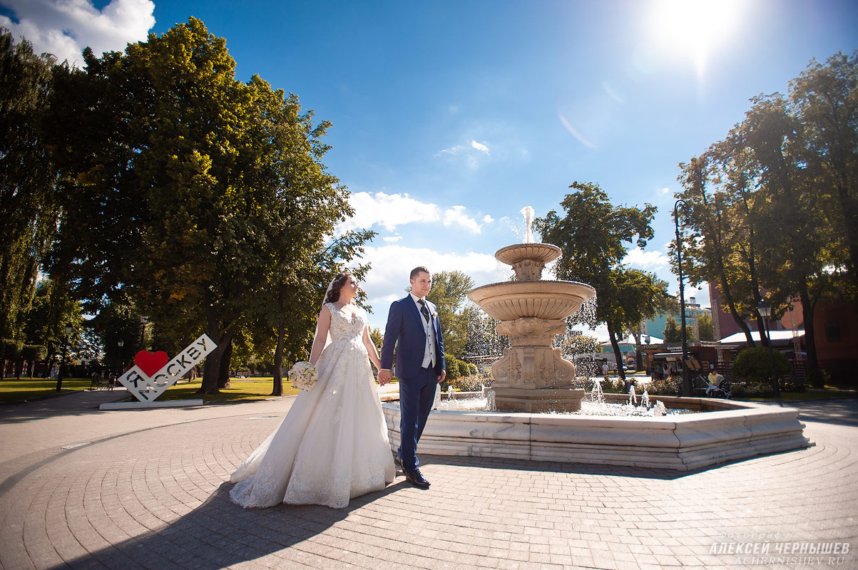 Свадебная фотосессия в парке Эрмитаж в Москве — фото