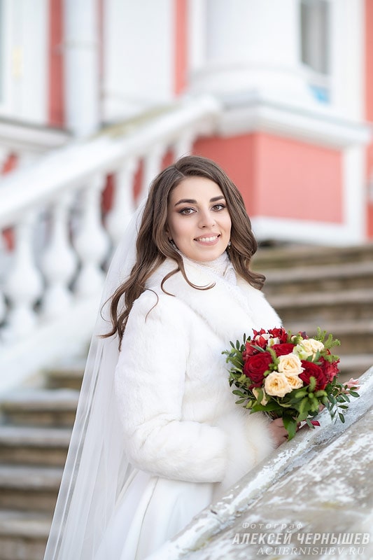 невеста зимой в парке Кусково