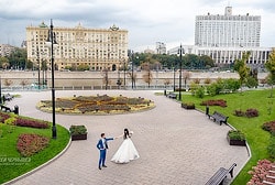 Парк у гостиницы Украина