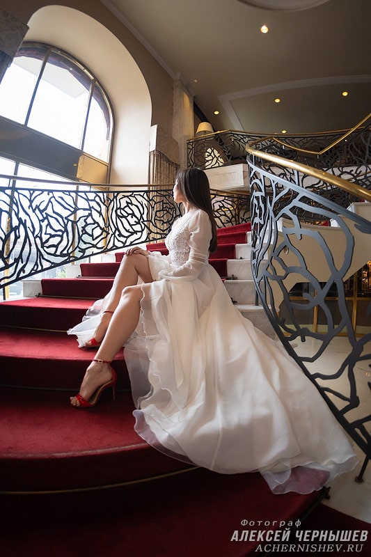 невеста на лестнице — фото