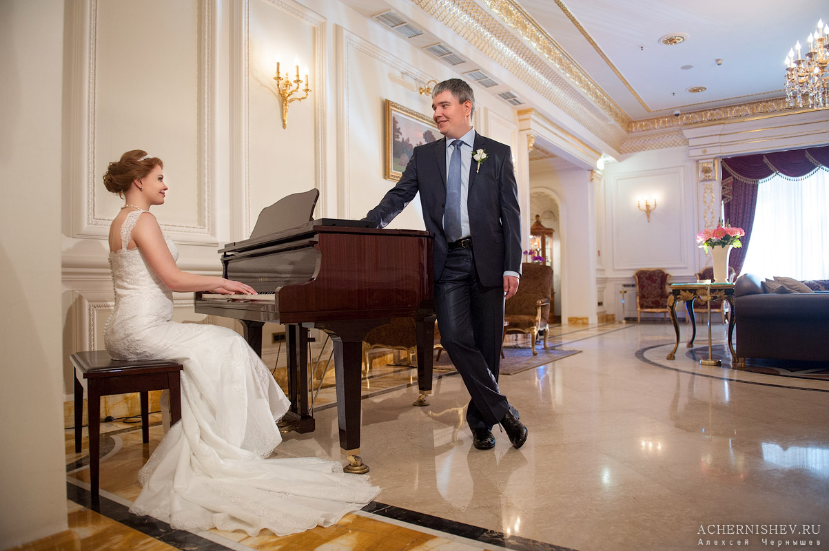 невеста за роялем
