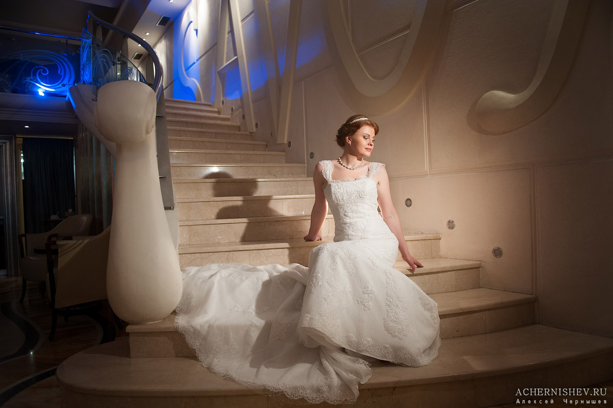 невеста на лестнице