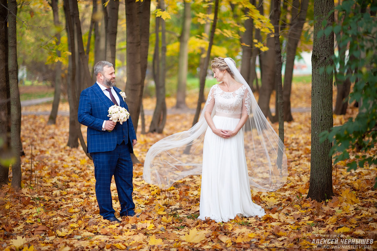 Осенняя свадебная фотосессия в Воронцовском парке фото